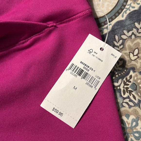 *NWT* GapFit capri workout leggings - Picture 5 of 5